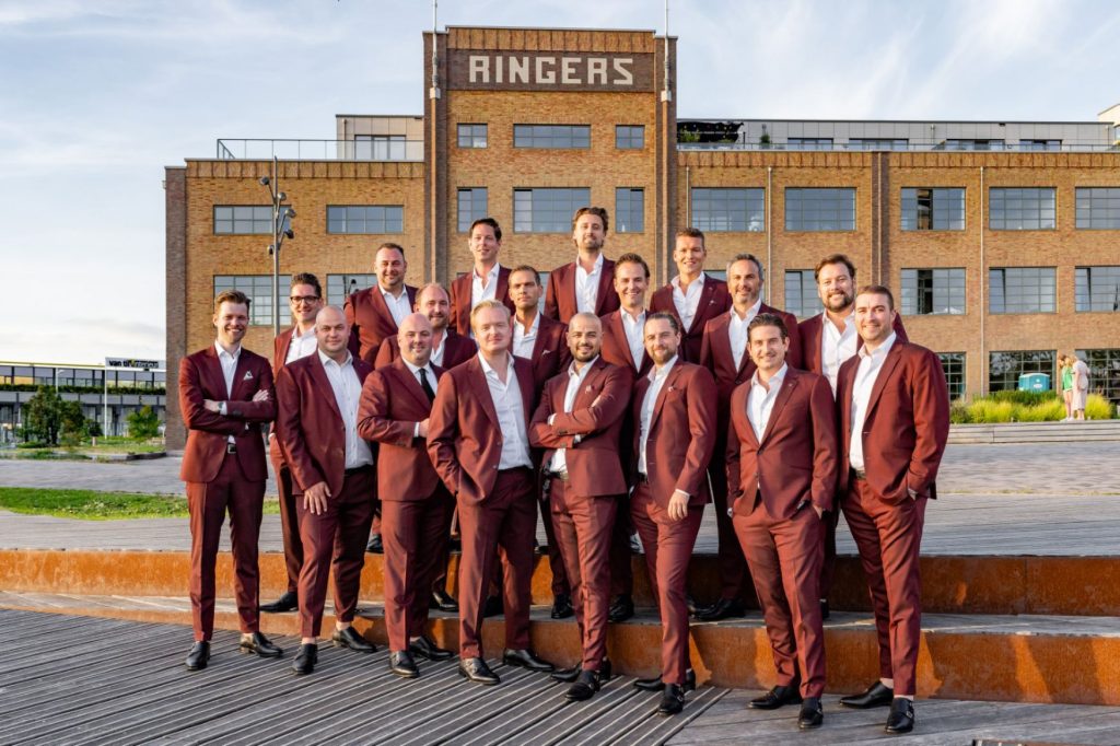 Heren van de Junior Kamer Alkmaar Hoes Tailors