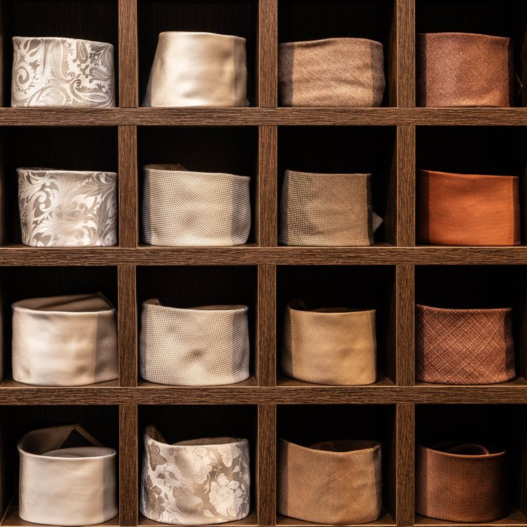 Verschillende kleuren stropdassen voor pakken op maat | Hoes Tailors Alkmaar