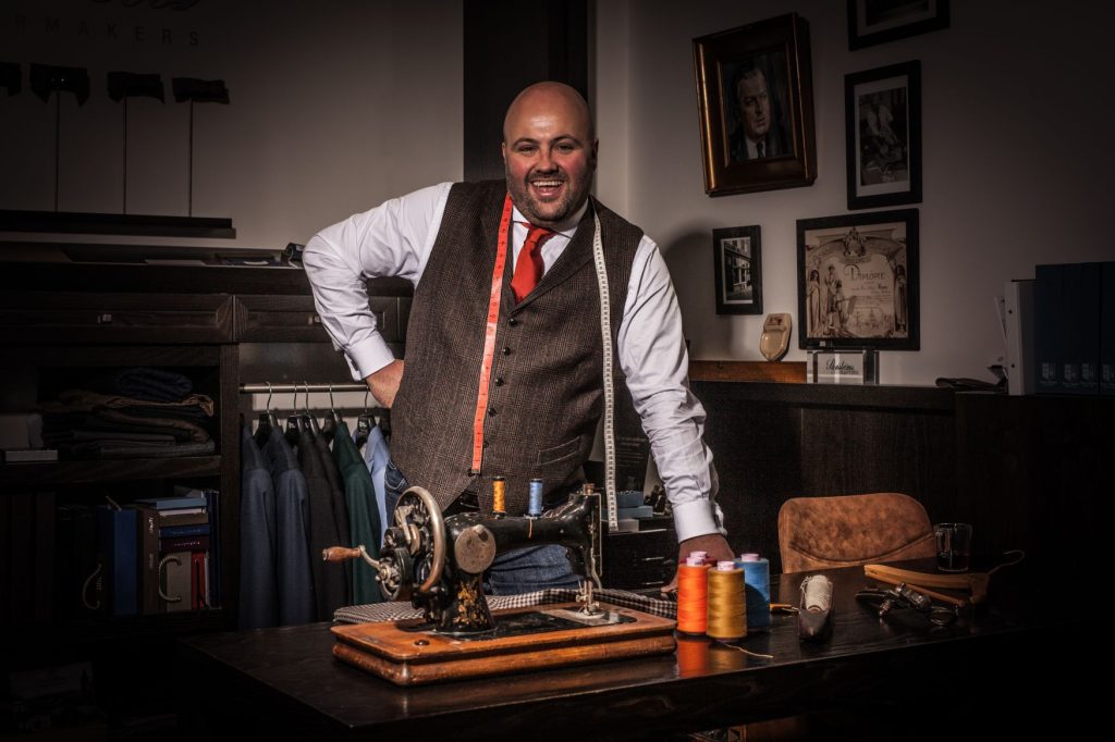 Leon van Hoes Tailors | Kleding reparatie