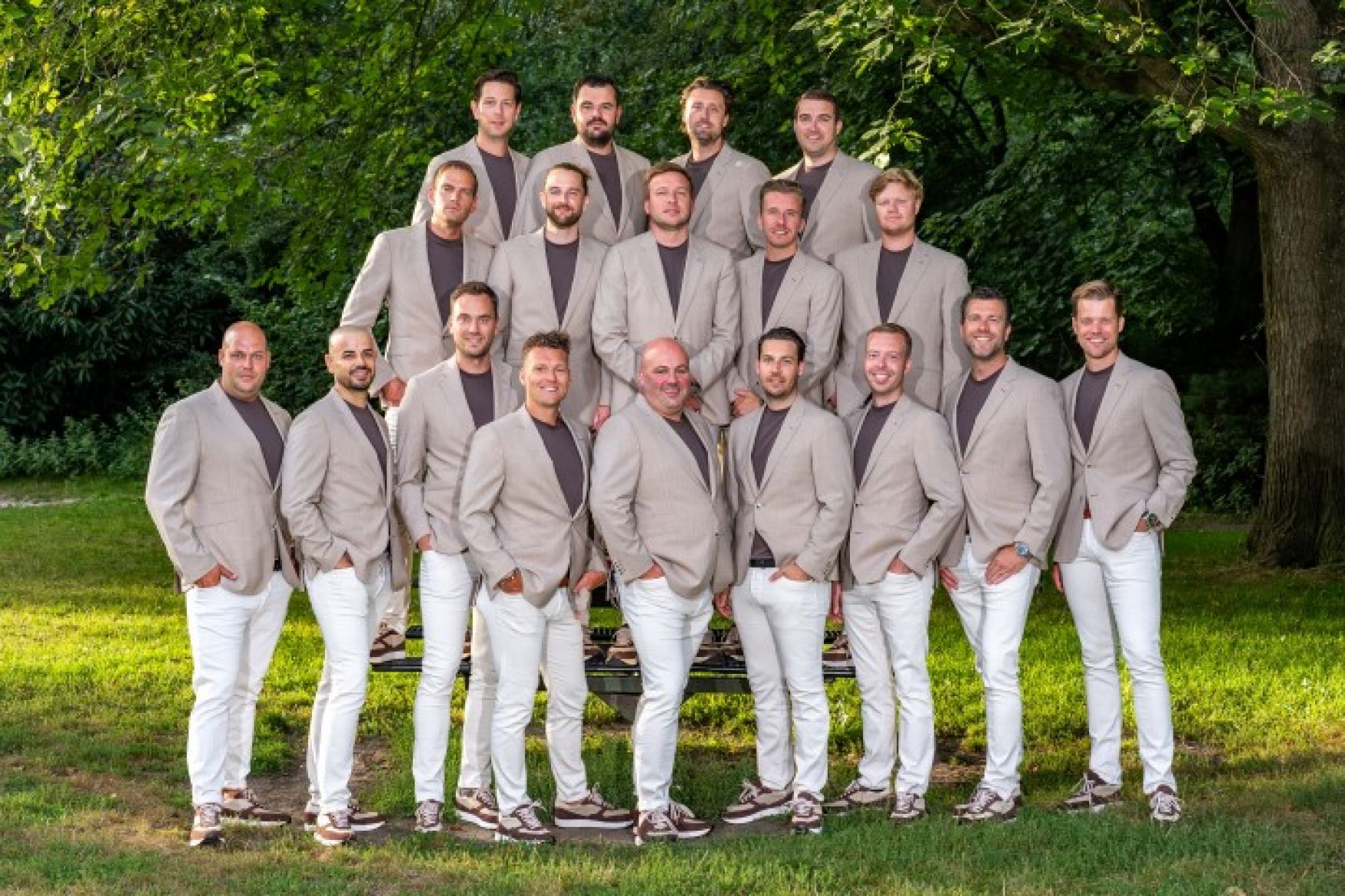 Culinair Plaza Alkmaar 2024 beige maatpakken Hoes Tailors